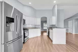 24308 Landing Dr, Lutz, FL 33559 - Photo 12