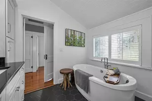 3421 Iris St N, Saint Petersburg, FL 33704 - Photo 26