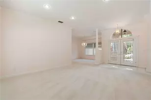 2122 Platinum Dr, Sun City Center, FL 33573 - Photo 8