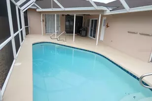 907 Brittany Park Blvd, Tarpon Springs, FL 34689 - Photo 2