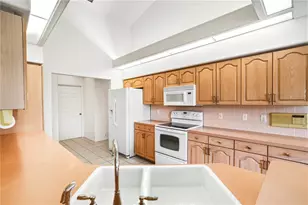 9415 Ashley Dr, Weeki Wachee, FL 34613 - Photo 38
