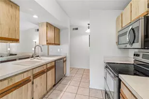 10305 Turkey Oak Dr, New Port Richey, FL 34654 - Photo 2