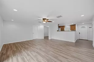 2804 Applewood Dr, Clearwater, FL 33759 - Photo 2