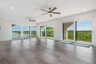 243 Mariner Dr, Tarpon Springs, FL 34689 - Photo 4