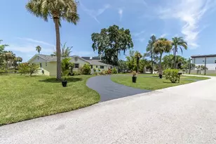 7213 Peninsular Dr, New Port Richey, FL 34652 - Photo 8