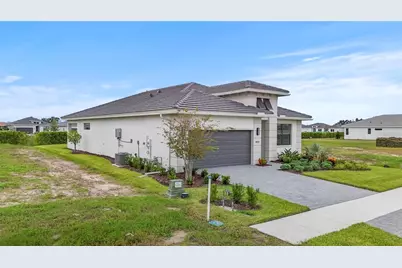 18119 Cresswind Terrace, Lakewood Ranch, FL 34211 - Photo 2