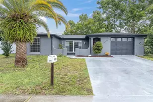 9203 Greenbriar Ln, Port Richey, FL 34668 - Photo 4