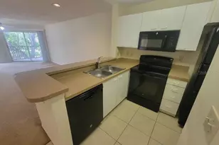 10024 Strafford Oak Ct, Tampa, FL 33624 - Photo 6