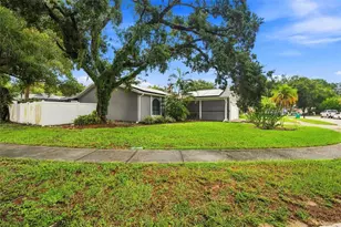 2475 Gulf Breeze Cir, Palm Harbor, FL 34683 - Photo 2