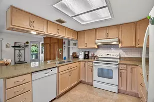 12122 W Gulf Breeze Ct, Crystal River, FL 34429 - Photo 18