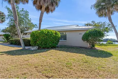 11568 W Bayshore Drive #17, Crystal River, FL 34429 - Photo 2
