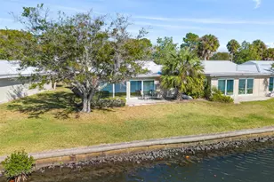 11568 W Bayshore Dr, Crystal River, FL 34429 - Photo 4
