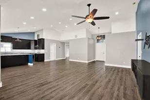 1427 Bay View St, Tarpon Springs, FL 34689 - Photo 10