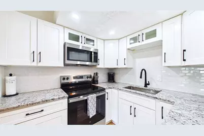 3789 46th Avenue S #204, Saint Petersburg, FL 33711 - Photo 4