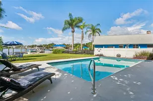 5531 Manatee Point Dr, New Port Richey, FL 34652 - Photo 4
