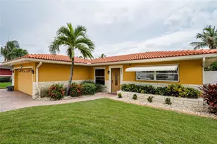 541 Crystal Dr, Madeira Beach, FL 33708 - Photo 2