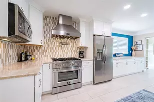 541 Crystal Dr, Madeira Beach, FL 33708 - Photo 12