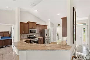 9796 Pepper Tree Trl, Wildwood, FL 34785 - Photo 6