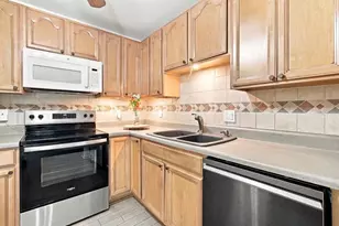 1932 Gregory Dr, Tampa, FL 33613 - Photo 18