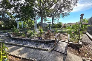 9040 Bay Dr, Spring Hill, FL 34606 - Photo 38