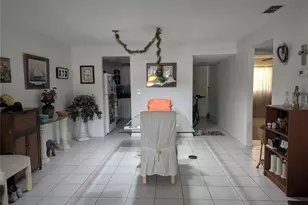 9881 113th St, Seminole, FL 33772 - Photo 10