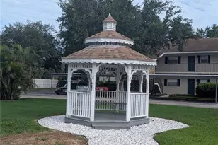 9881 113th St, Seminole, FL 33772 - Photo 4