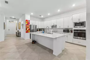 17622 Santorini Ct, Venice, FL 34293 - Photo 8
