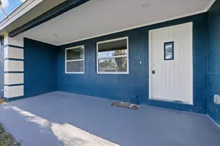 2698 46th Ave N, Saint Petersburg, FL 33714 - Photo 2
