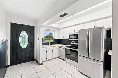 28850 Lindenhurst Drive, Wesley Chapel, FL 33544 - Photo 4