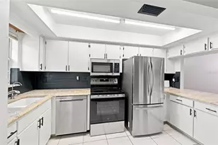 28850 Lindenhurst Dr, Wesley Chapel, FL 33544 - Photo 22