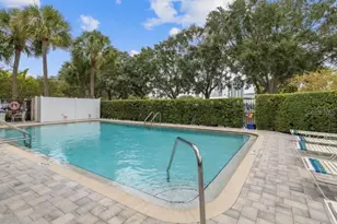 701 Mirror Lake Dr N, Saint Petersburg, FL 33701 - Photo 36