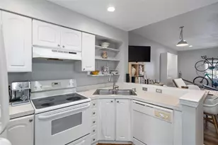 701 Mirror Lake Dr N, Saint Petersburg, FL 33701 - Photo 16