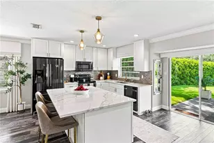 16642 Vallely Dr, Tampa, FL 33618 - Photo 2