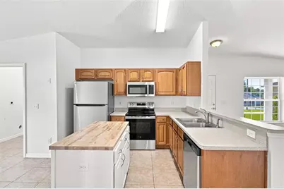 37150 Highland Bluff Circle, Dade City, FL 33523 - Photo 4