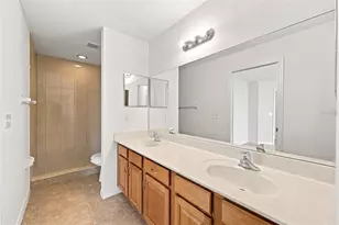 37150 Highland Bluff Cir, Dade City, FL 33523 - Photo 10