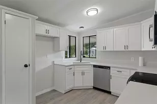 22 Canal Ct, Lake Panasoffkee, FL 33538 - Photo 10