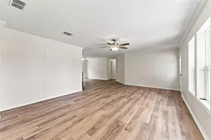 6453 Mangrove Dr, Wesley Chapel, FL 33544 - Photo 4