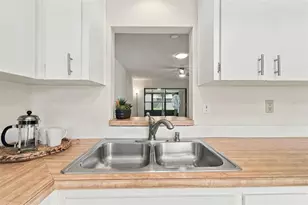 7610 Oakmont Ln, New Port Richey, FL 34654 - Photo 10
