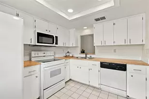 7610 Oakmont Ln, New Port Richey, FL 34654 - Photo 8
