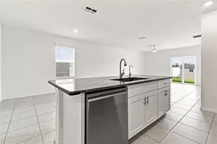 13659 Newbridge St, Spring Hill, FL 34609 - Photo 4