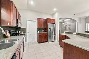 19401 Melody Fair Pl, Lutz, FL 33558 - Photo 14