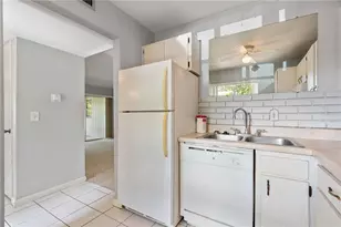 10455 Carrollbrook Ct, Tampa, FL 33618 - Photo 8