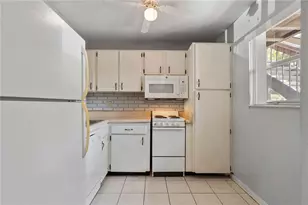 10455 Carrollbrook Ct, Tampa, FL 33618 - Photo 6