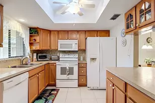 2546 Oakleaf Ln, Clearwater, FL 33763 - Photo 12