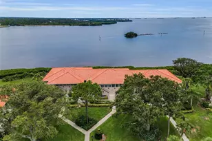 1813 Mariner Dr, Tarpon Springs, FL 34689 - Photo 1