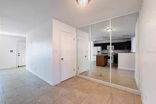 9201 Tudor Dr, Tampa, FL 33615 - Photo 4