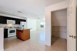 9201 Tudor Dr, Tampa, FL 33615 - Photo 16