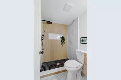 3910 56th Avenue N, Saint Petersburg, FL 33714 - Photo 8