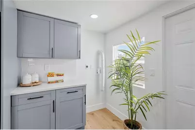 3910 56th Avenue N, Saint Petersburg, FL 33714 - Photo 6