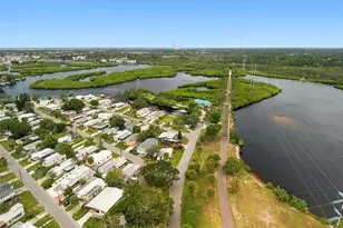 752 Driftwood Ln, Tarpon Springs, FL 34689 - Photo 30